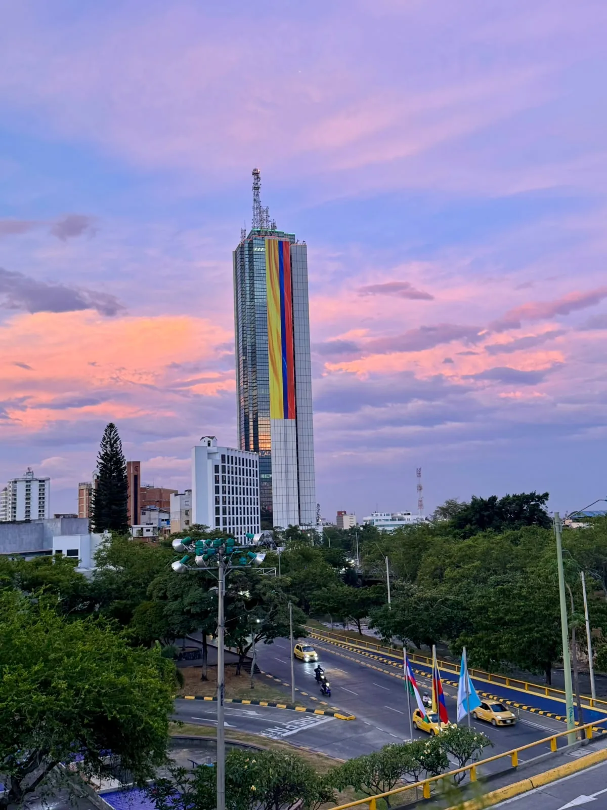 Atardecer sobre Cali visto desde Arabba